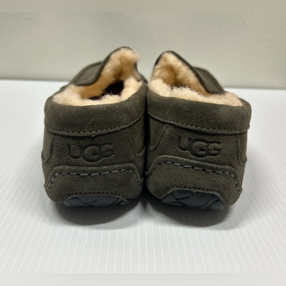 UGG MEN'S ASCOT GRAY SUEDE‎ SLIPPER US SIZE 8 NWOT - Picture 3 of 9